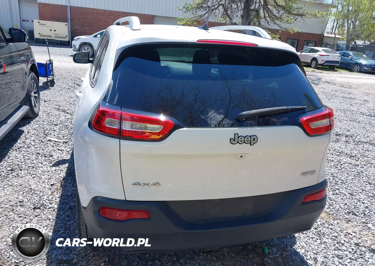 2018 Jeep Cherokee Latitude 4X4 VIN:1C4PJMCB0JD531872 - 16