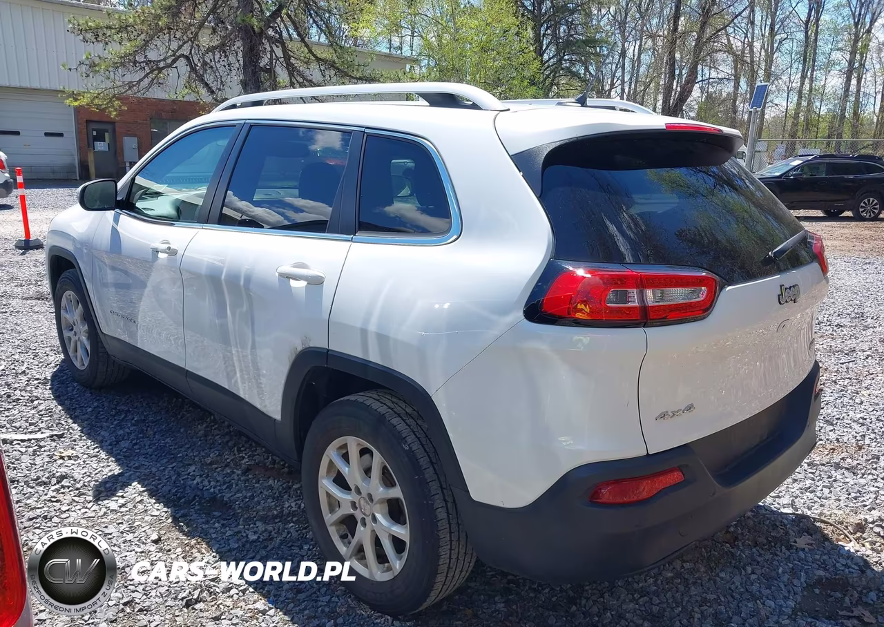 2018 Jeep Cherokee Latitude 4X4 VIN:1C4PJMCB0JD531872 - 3