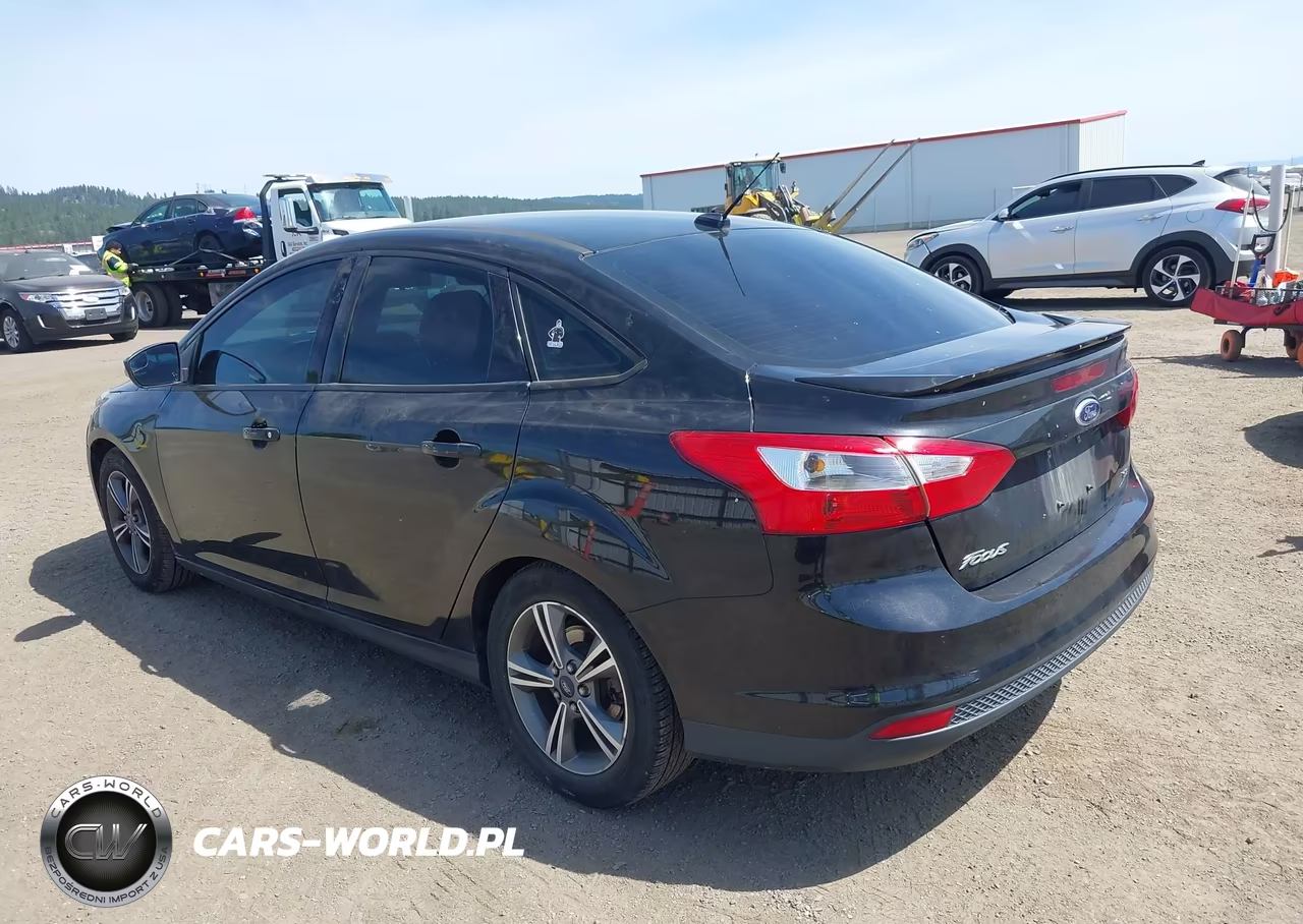 2014 Ford Focus Se VIN:1FADP3F2XEL132640 - 3