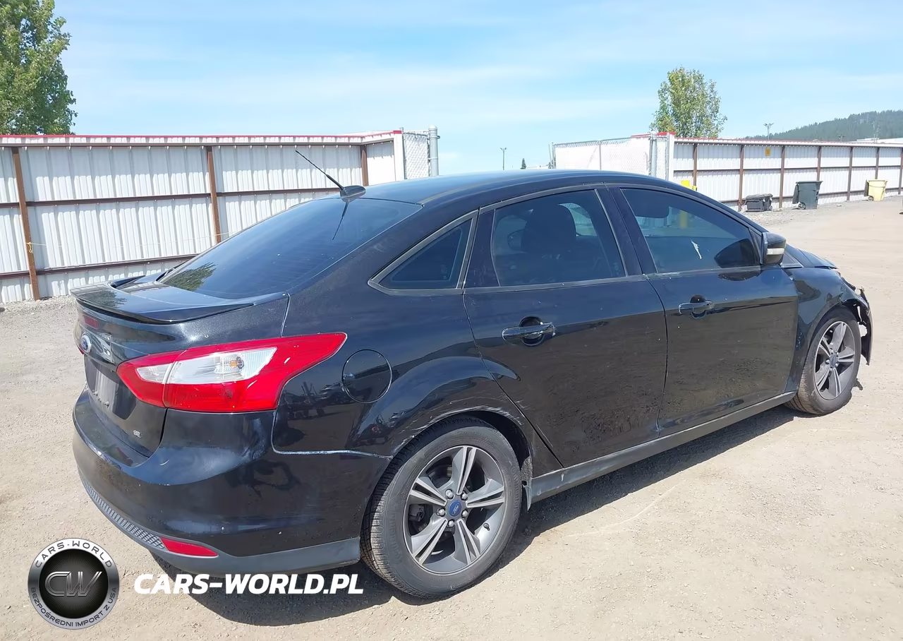 2014 Ford Focus Se VIN:1FADP3F2XEL132640 - 4