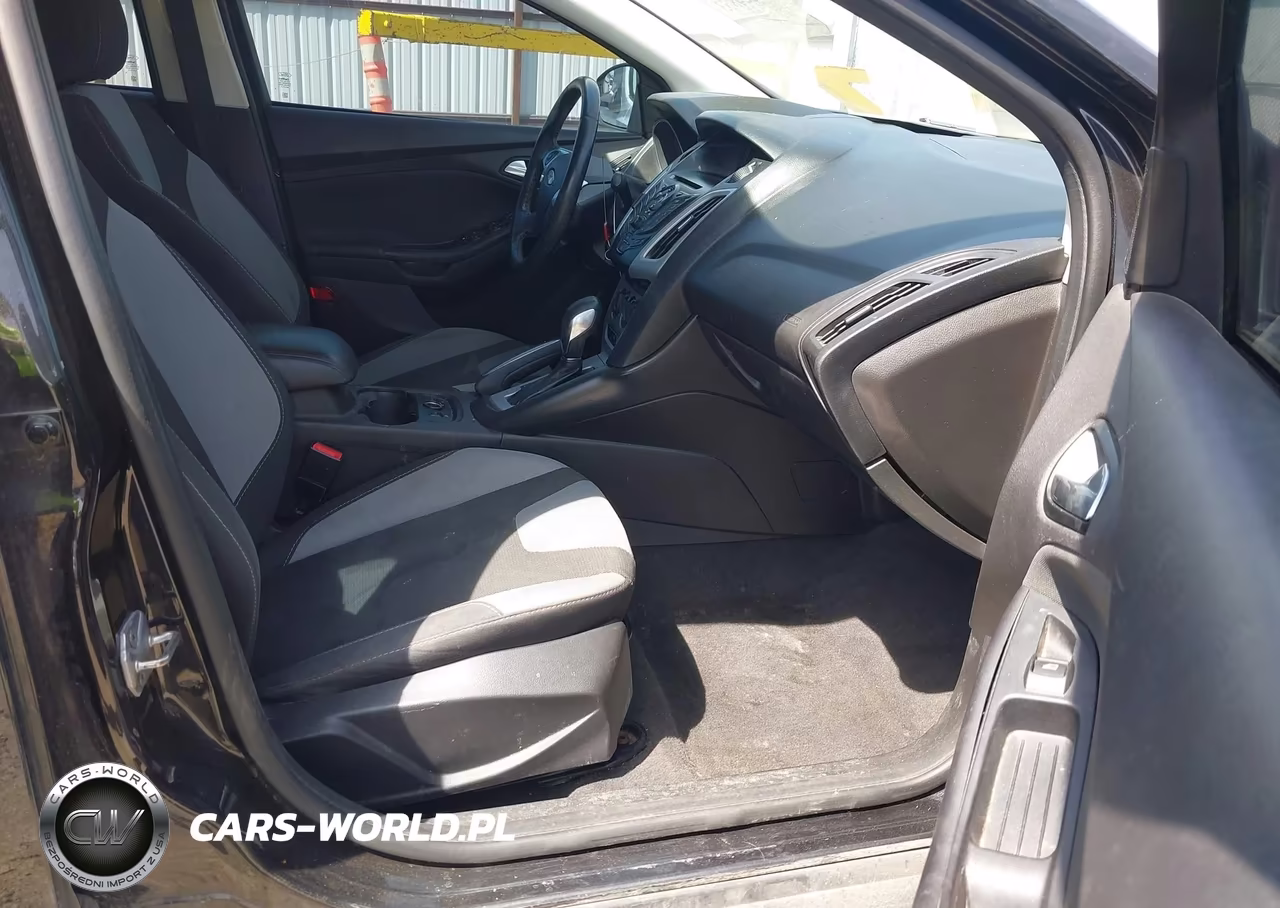 2014 Ford Focus Se VIN:1FADP3F2XEL132640 - 5