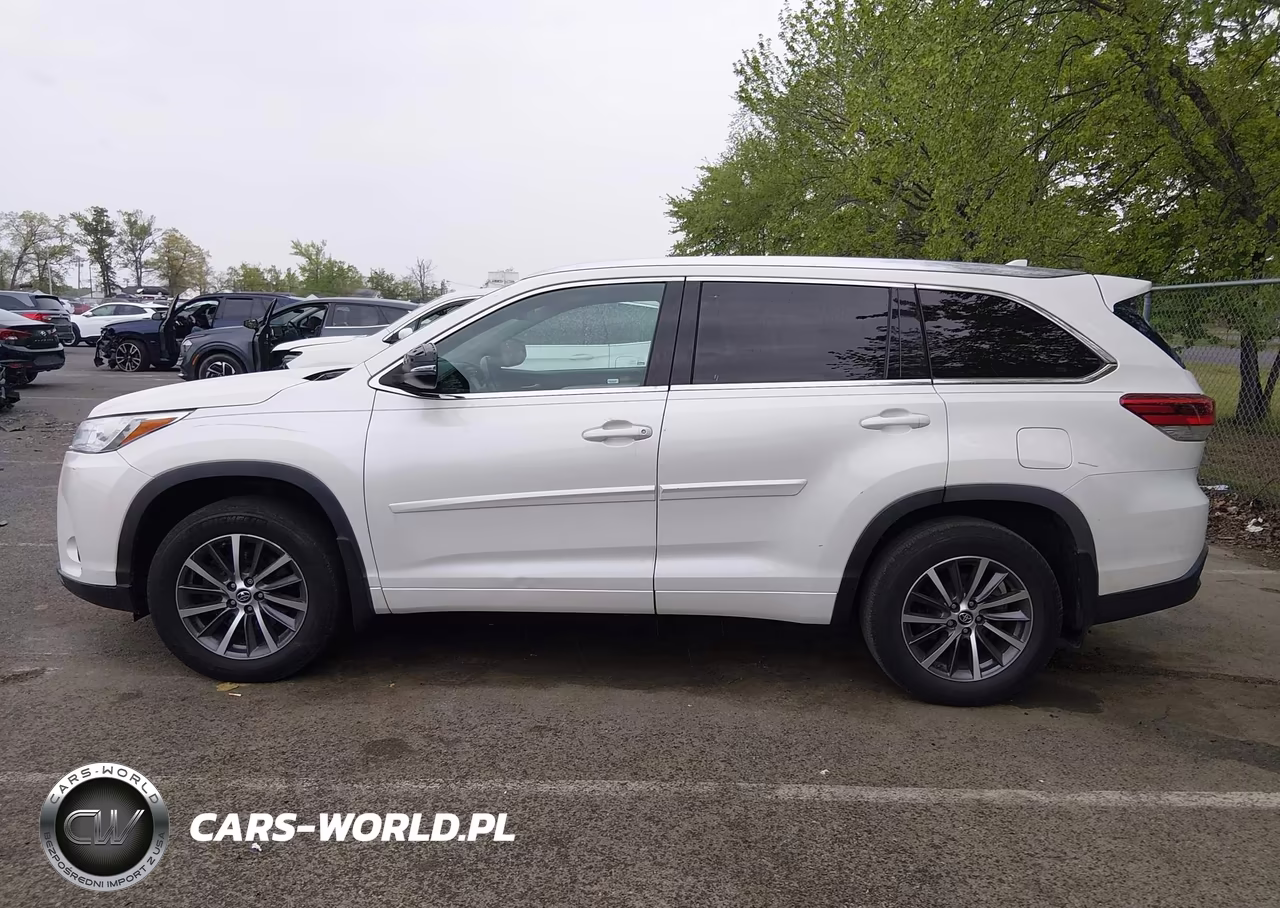 2018 Toyota Highlander Xle VIN:5TDJZRFH7JS912327 - 14