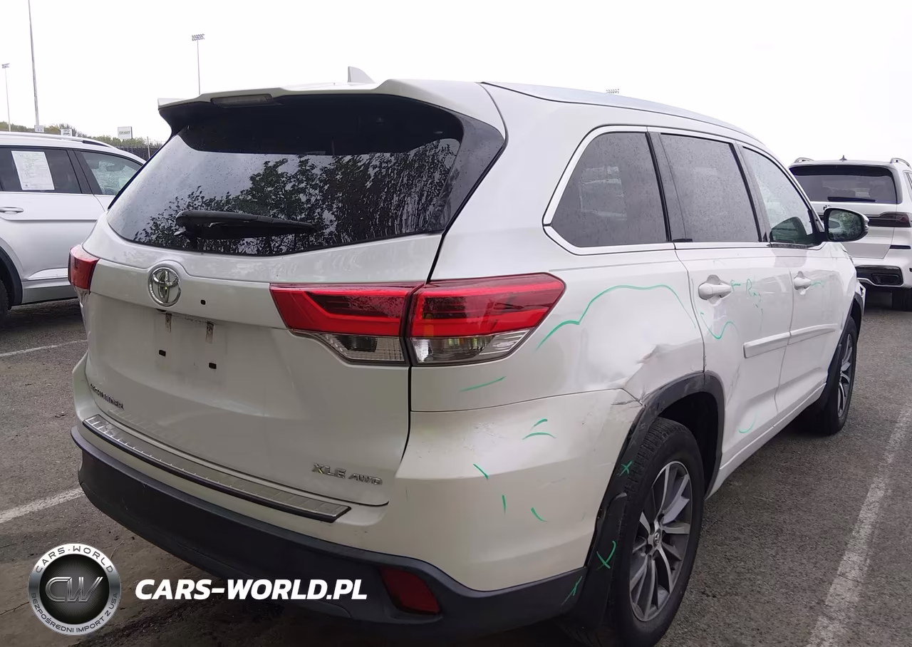 2018 Toyota Highlander Xle VIN:5TDJZRFH7JS912327 - 4