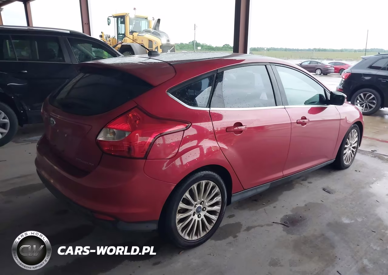2012 Ford Focus Titanium VIN:1FAHP3N23CL317967 - 4