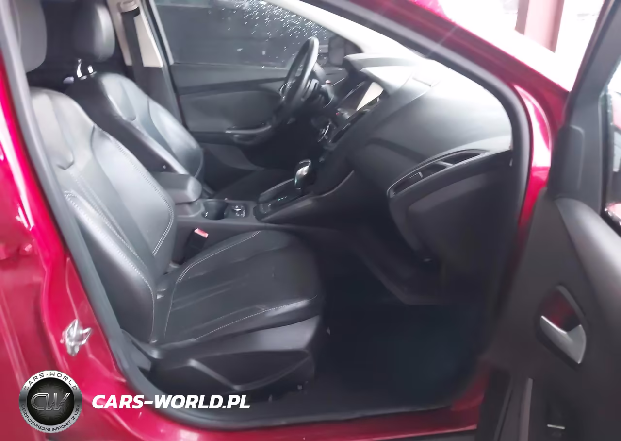 2012 Ford Focus Titanium VIN:1FAHP3N23CL317967 - 5