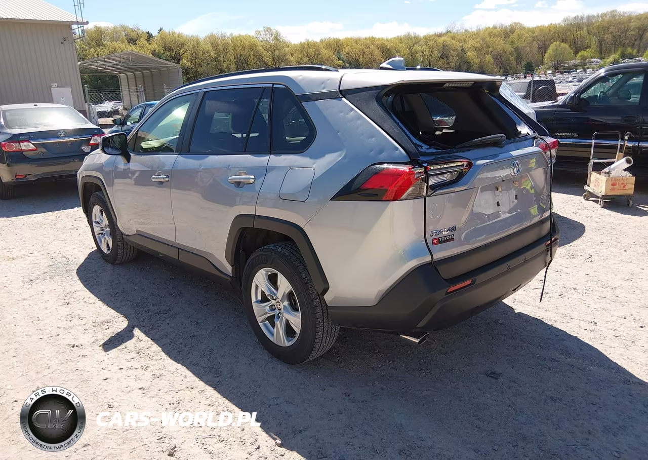 2021 Toyota Rav4 Xle VIN:JTMP1RFV8MD073912 - 3