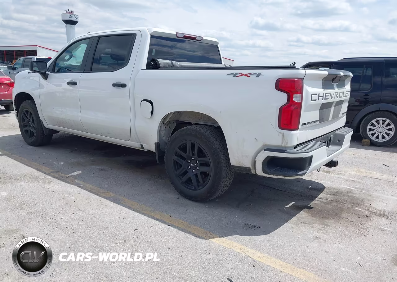 2021 Chevrolet Silverado 1500 4Wd Short Bed Custom VIN:1GCPYBEK9MZ286851 - 3