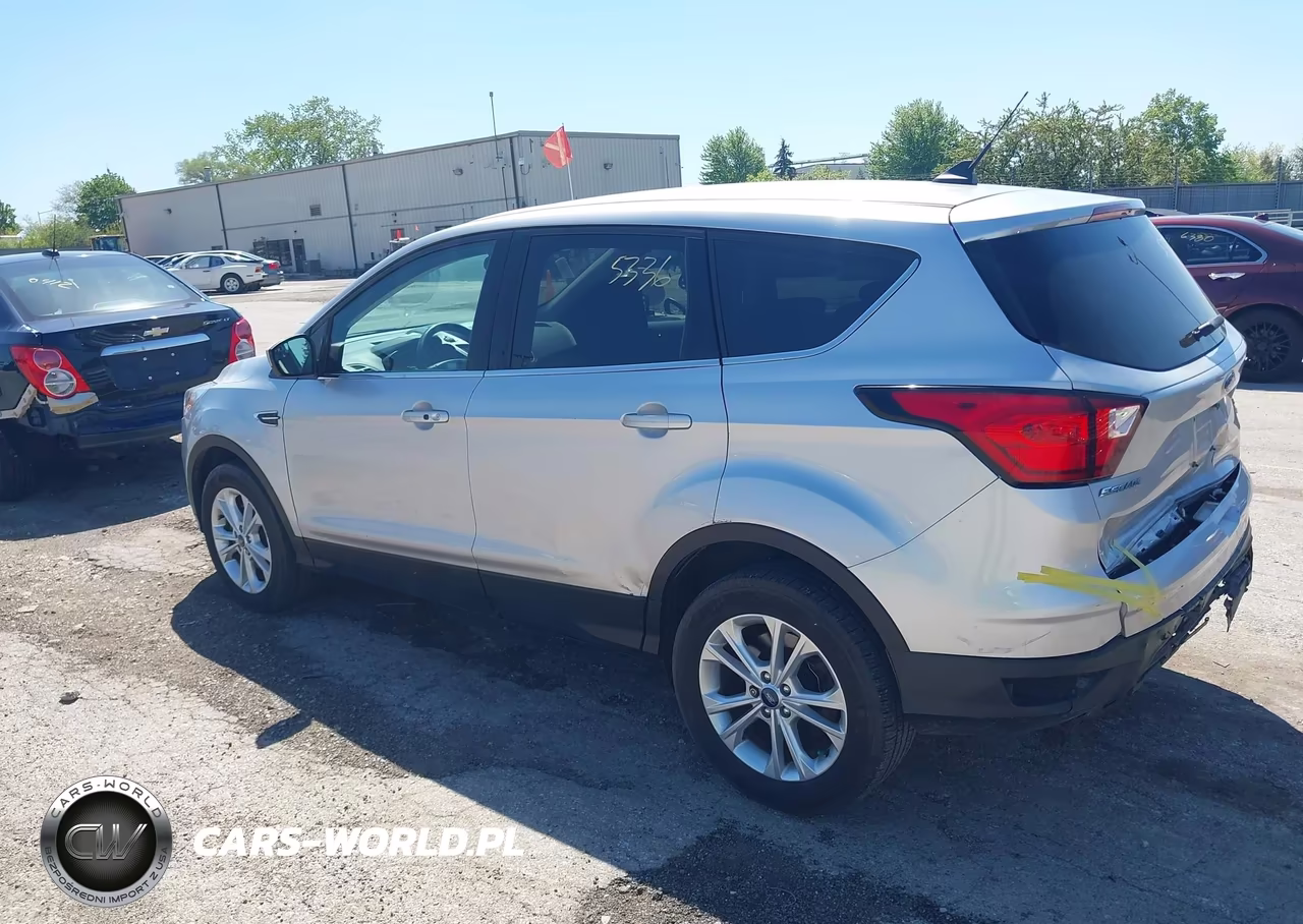 2019 Ford Escape Se VIN:1FMCU9GD4KUA59851 - 3