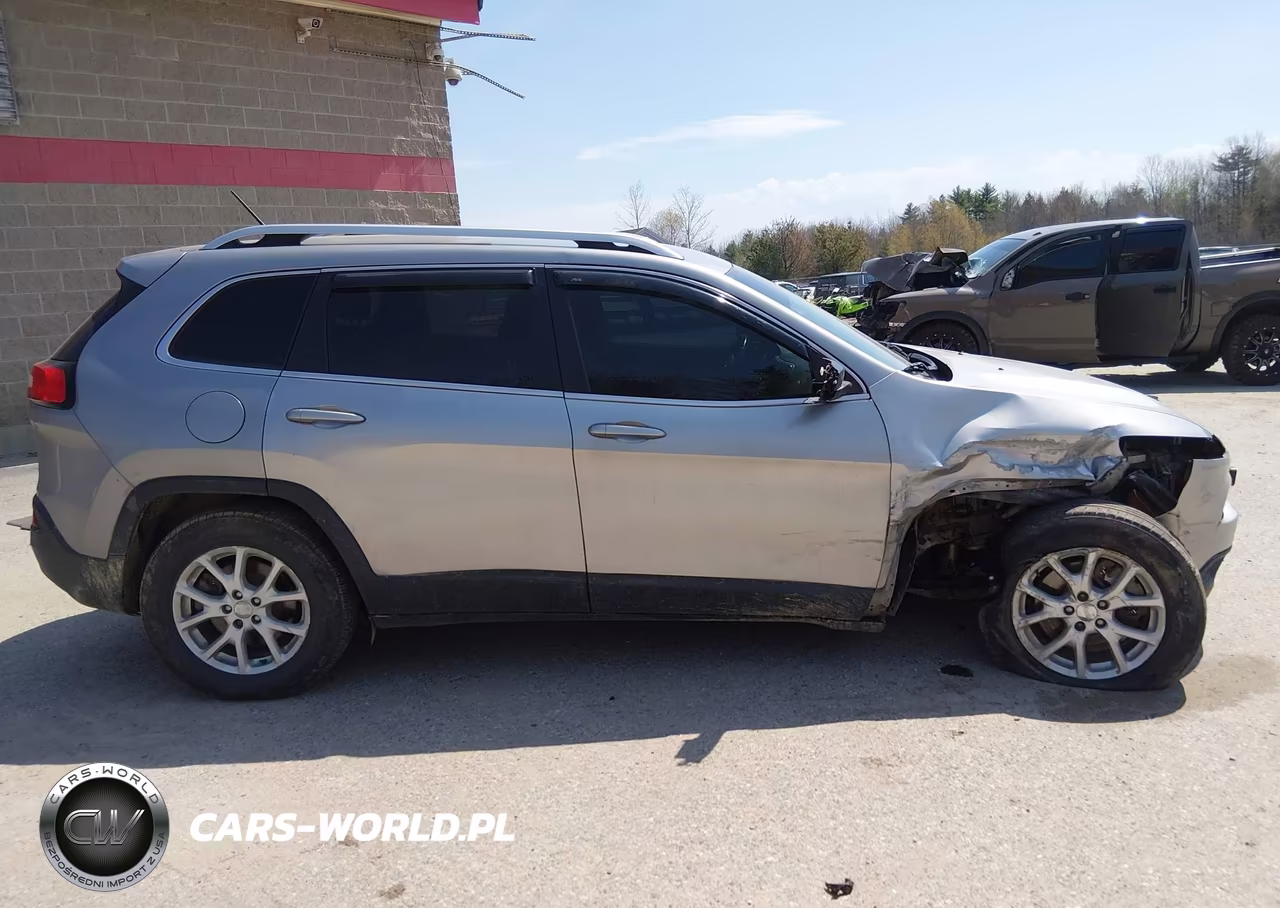 2015 Jeep Cherokee Latitude VIN:1C4PJMCBXFW745408 - 13