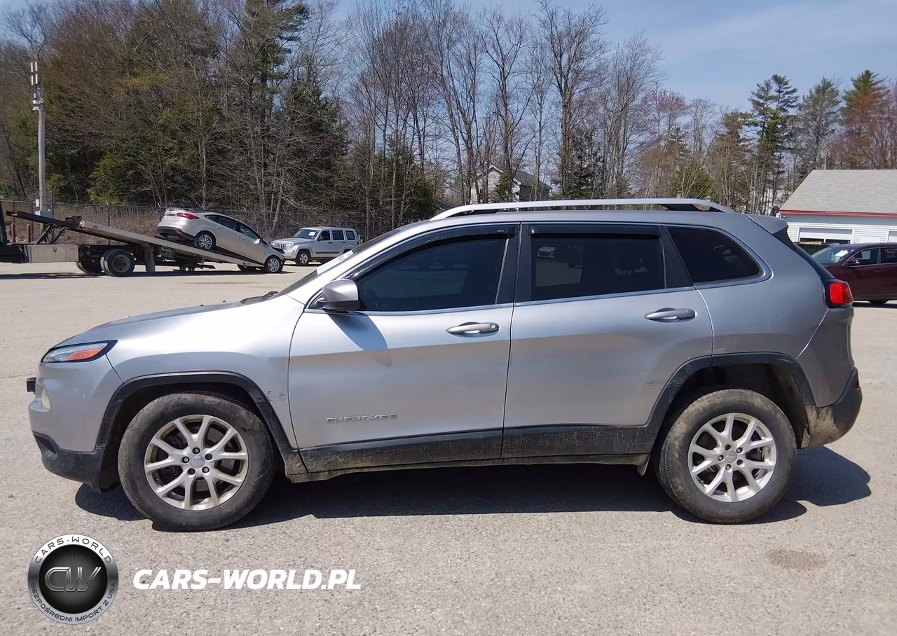 2015 Jeep Cherokee Latitude VIN:1C4PJMCBXFW745408 - 14