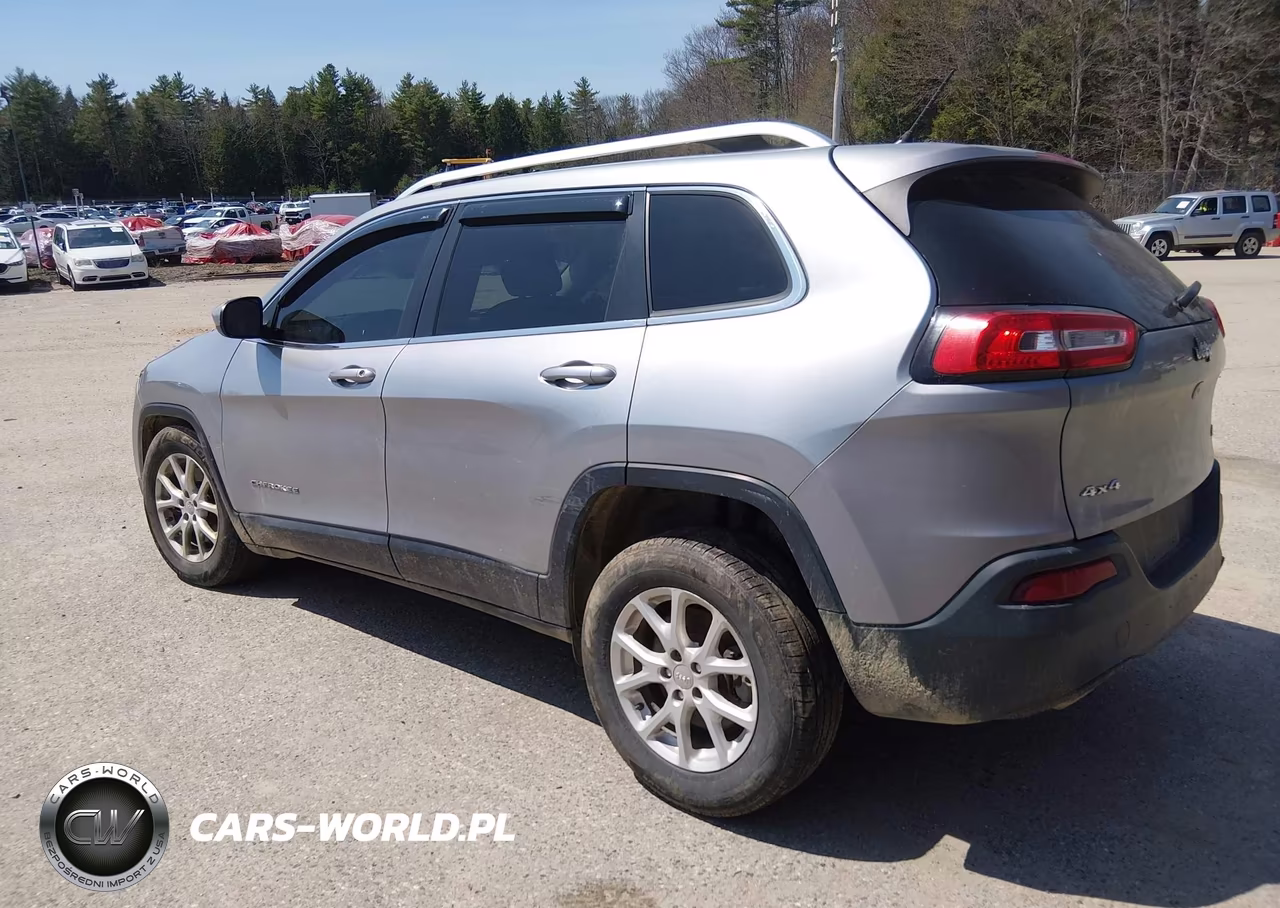 2015 Jeep Cherokee Latitude VIN:1C4PJMCBXFW745408 - 3