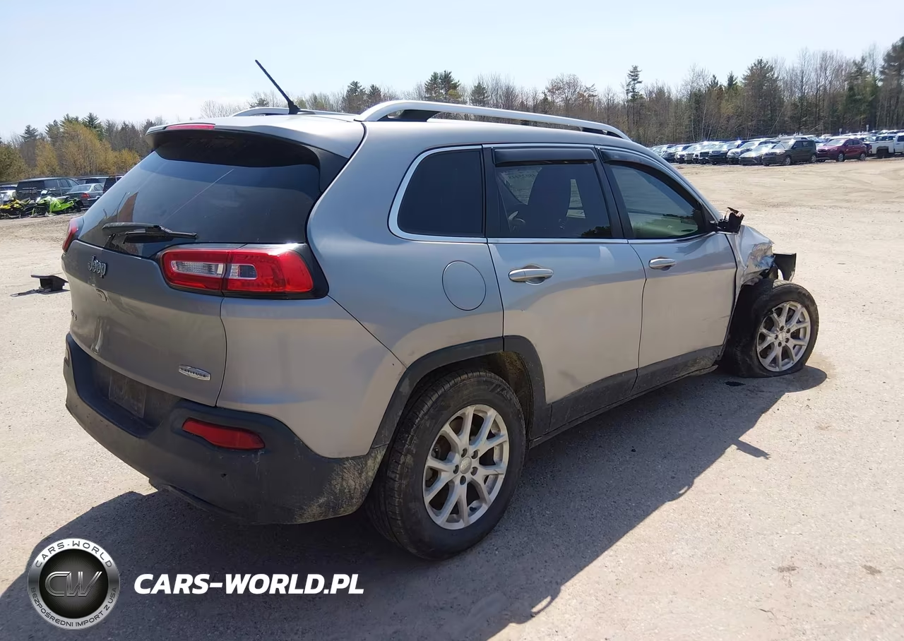 2015 Jeep Cherokee Latitude VIN:1C4PJMCBXFW745408 - 4