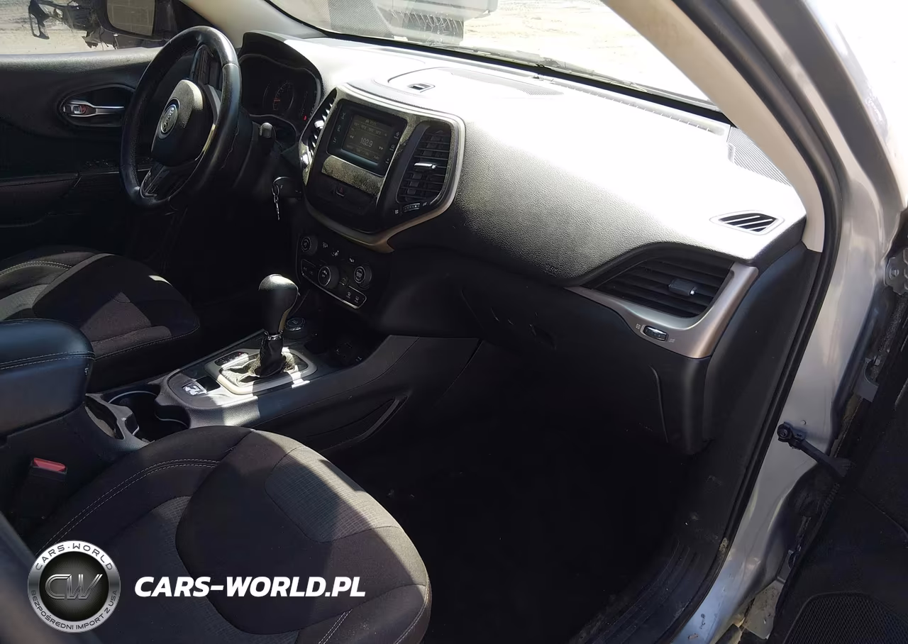 2015 Jeep Cherokee Latitude VIN:1C4PJMCBXFW745408 - 5