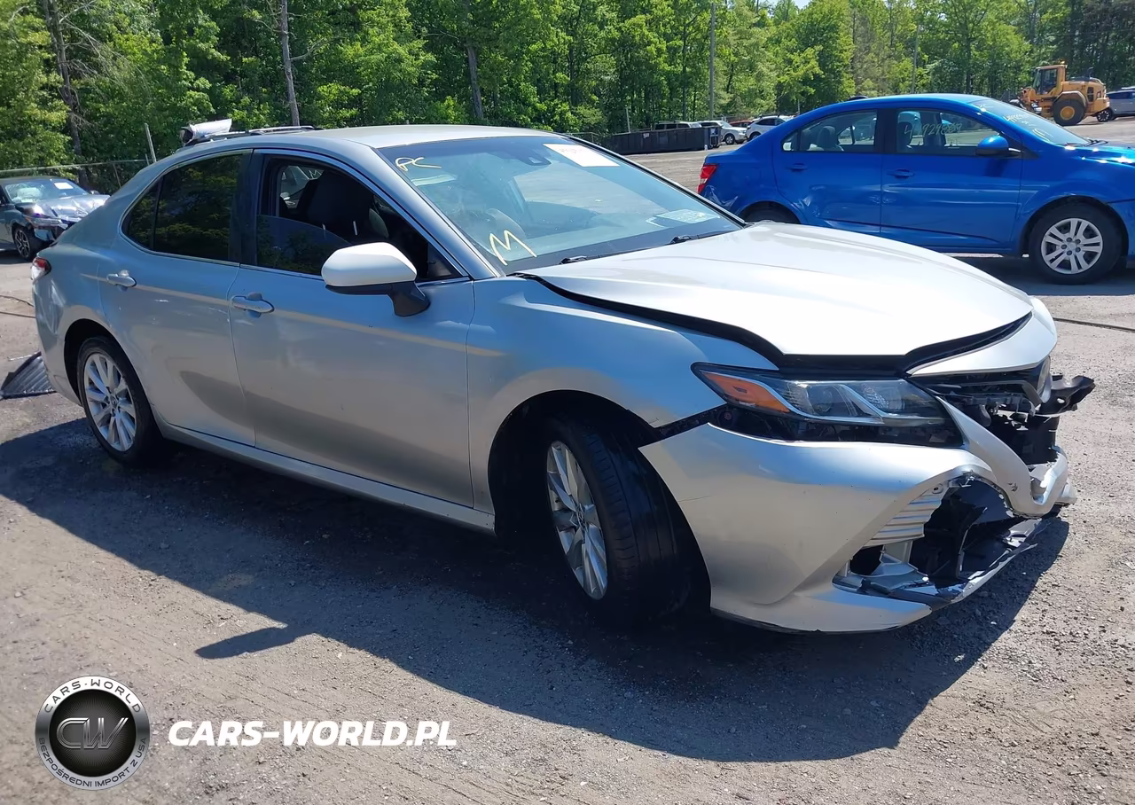 2018 Toyota Camry Le – zdjęcie 1 z 18