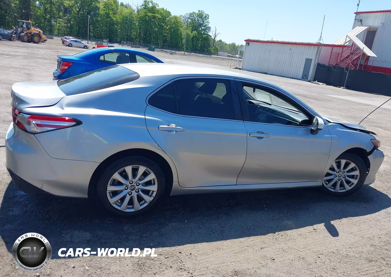 2018 Toyota Camry Le VIN:JTNB11HK4J3020734 - 14