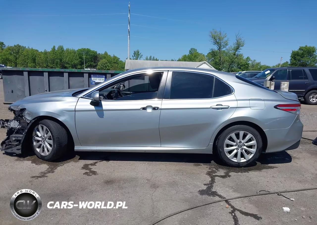 2018 Toyota Camry Le VIN:JTNB11HK4J3020734 - 15