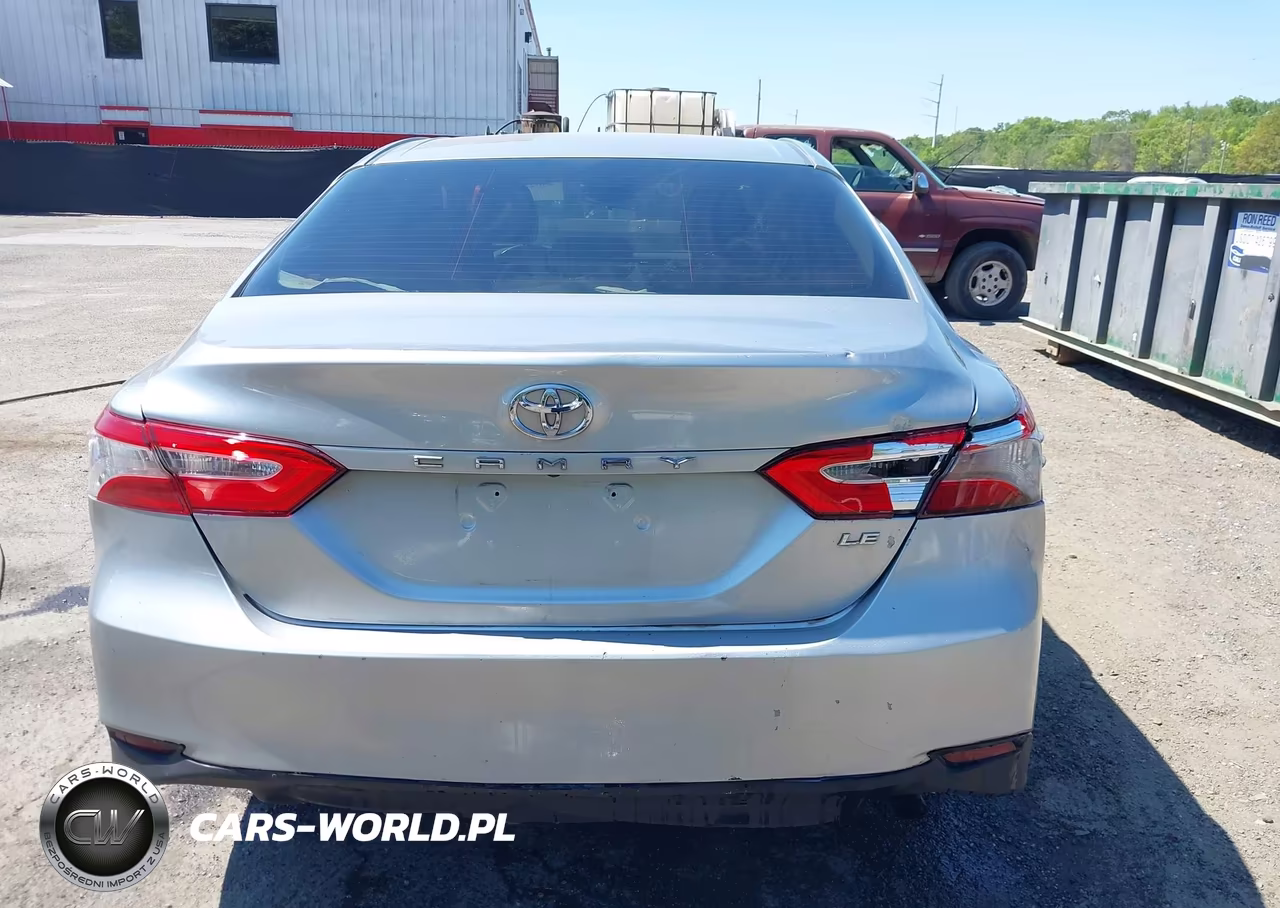 2018 Toyota Camry Le VIN:JTNB11HK4J3020734 - 17