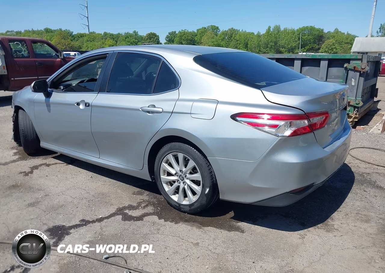 2018 Toyota Camry Le VIN:JTNB11HK4J3020734 - 3