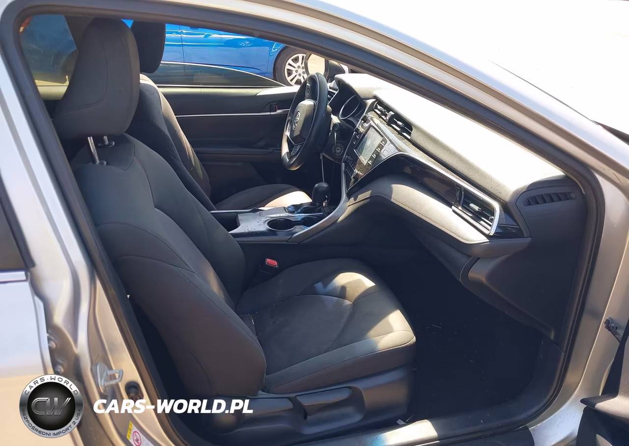 2018 Toyota Camry Le VIN:JTNB11HK4J3020734 - 5