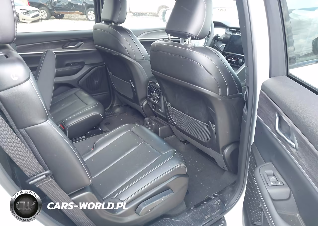2025 Jeep Grand Cherokee L Limited 4X4 VIN:1C4RJKBG9S8627813 - 8