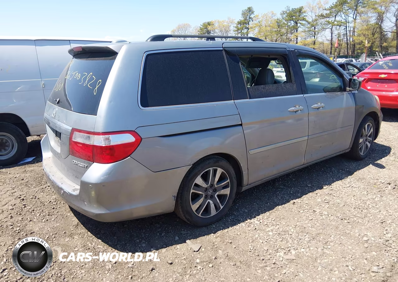 2005 Honda Odyssey Touring VIN:5FNRL38885B077394 - 4