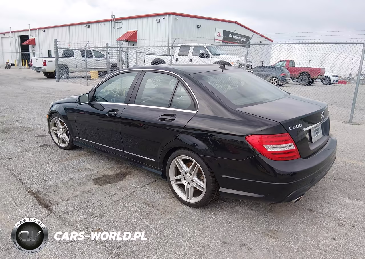 2013 Mercedes-Benz C 300 Sport 4Matic VIN:WDDGF8AB7DR263573 - 3