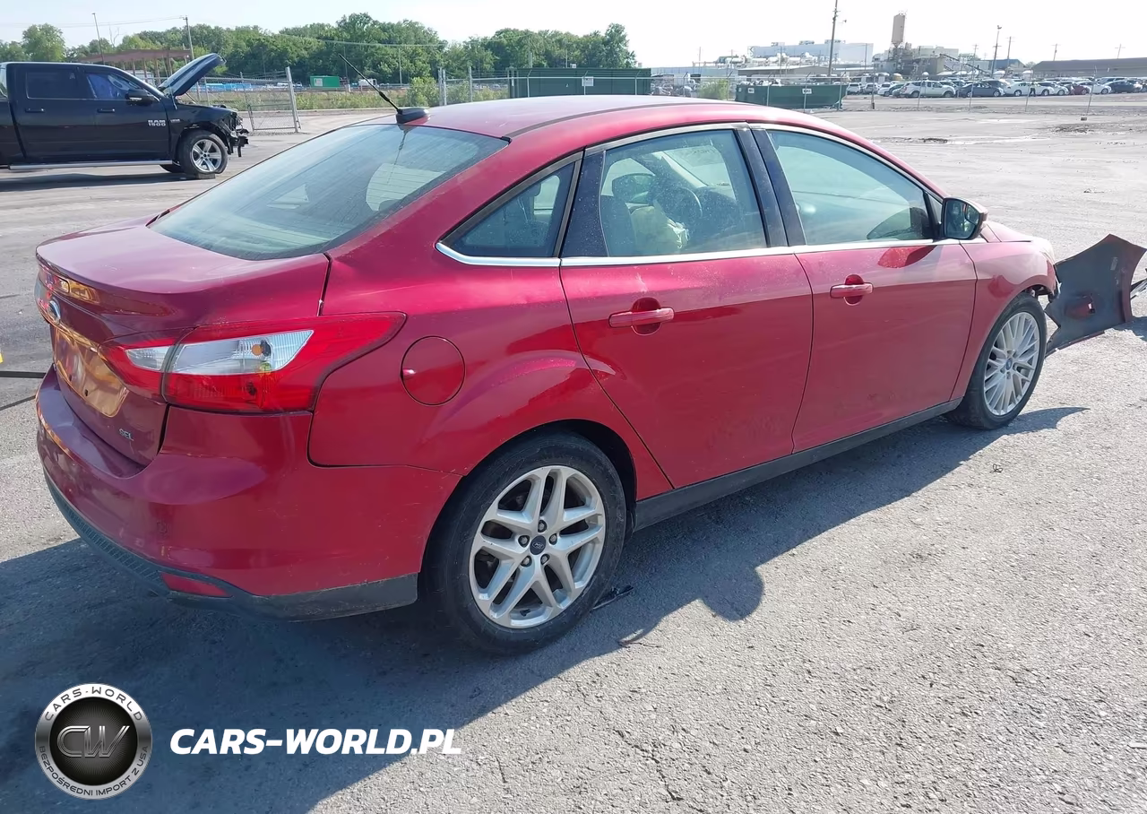 2012 Ford Focus Sel VIN:1FAHP3H26CL102739 - 4