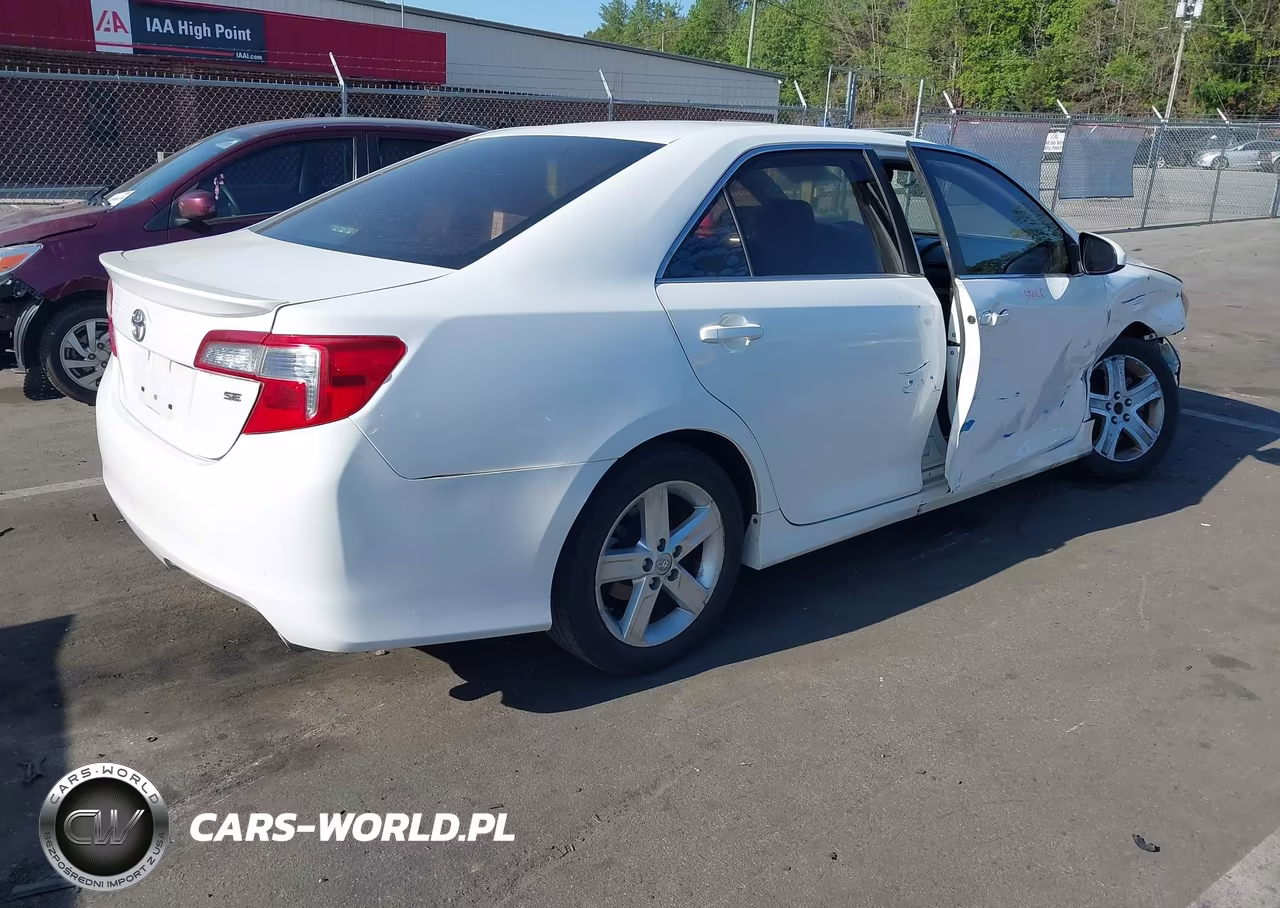 2014 Toyota Camry Se VIN:4T1BF1FK5EU353996 - 4