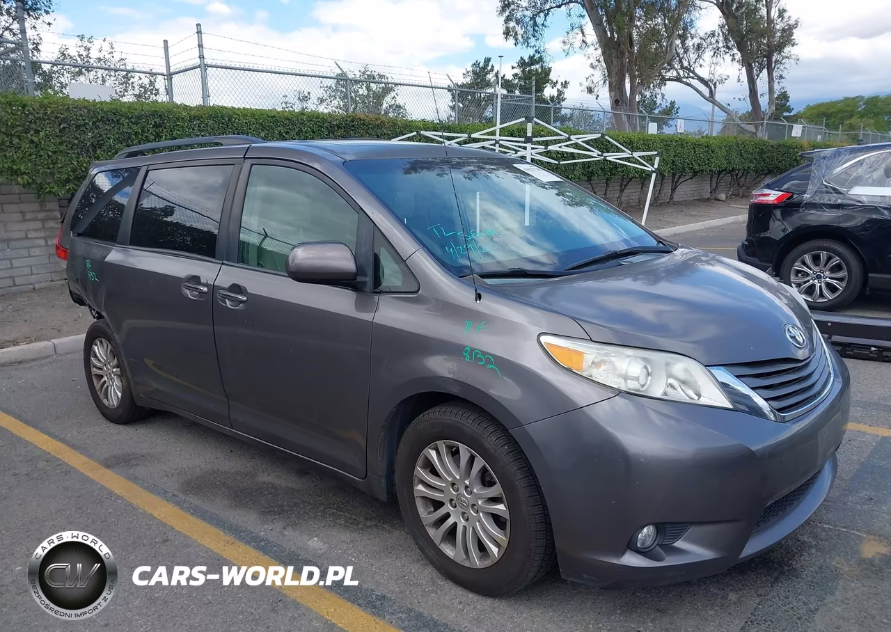 2014 Toyota Sienna Xle V6 8 Passenger