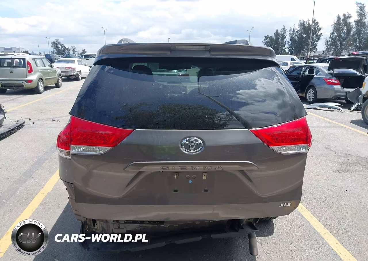 2014 Toyota Sienna Xle V6 8 Passenger VIN:5TDYK3DC2ES488701 - 17
