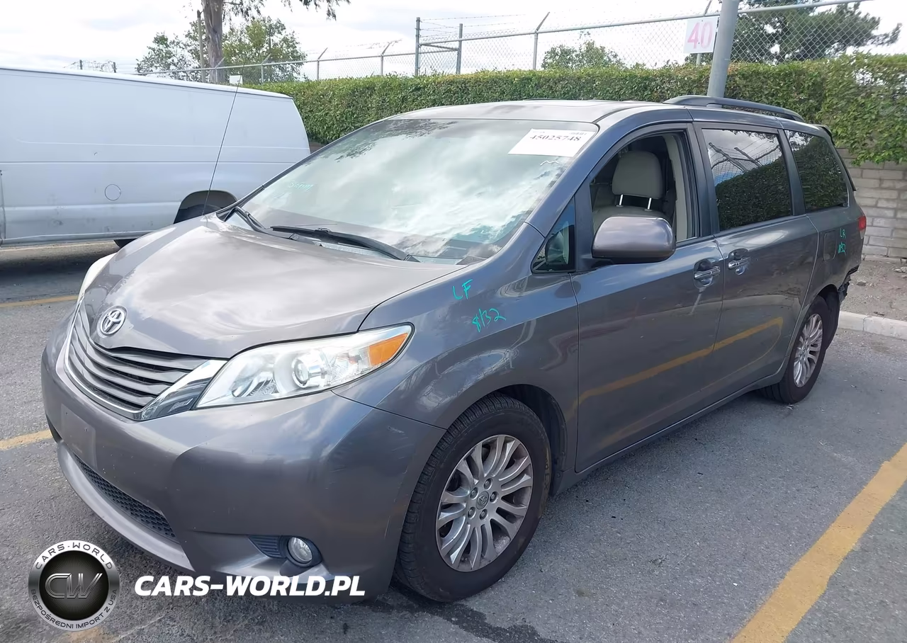2014 Toyota Sienna Xle V6 8 Passenger VIN:5TDYK3DC2ES488701 - 2