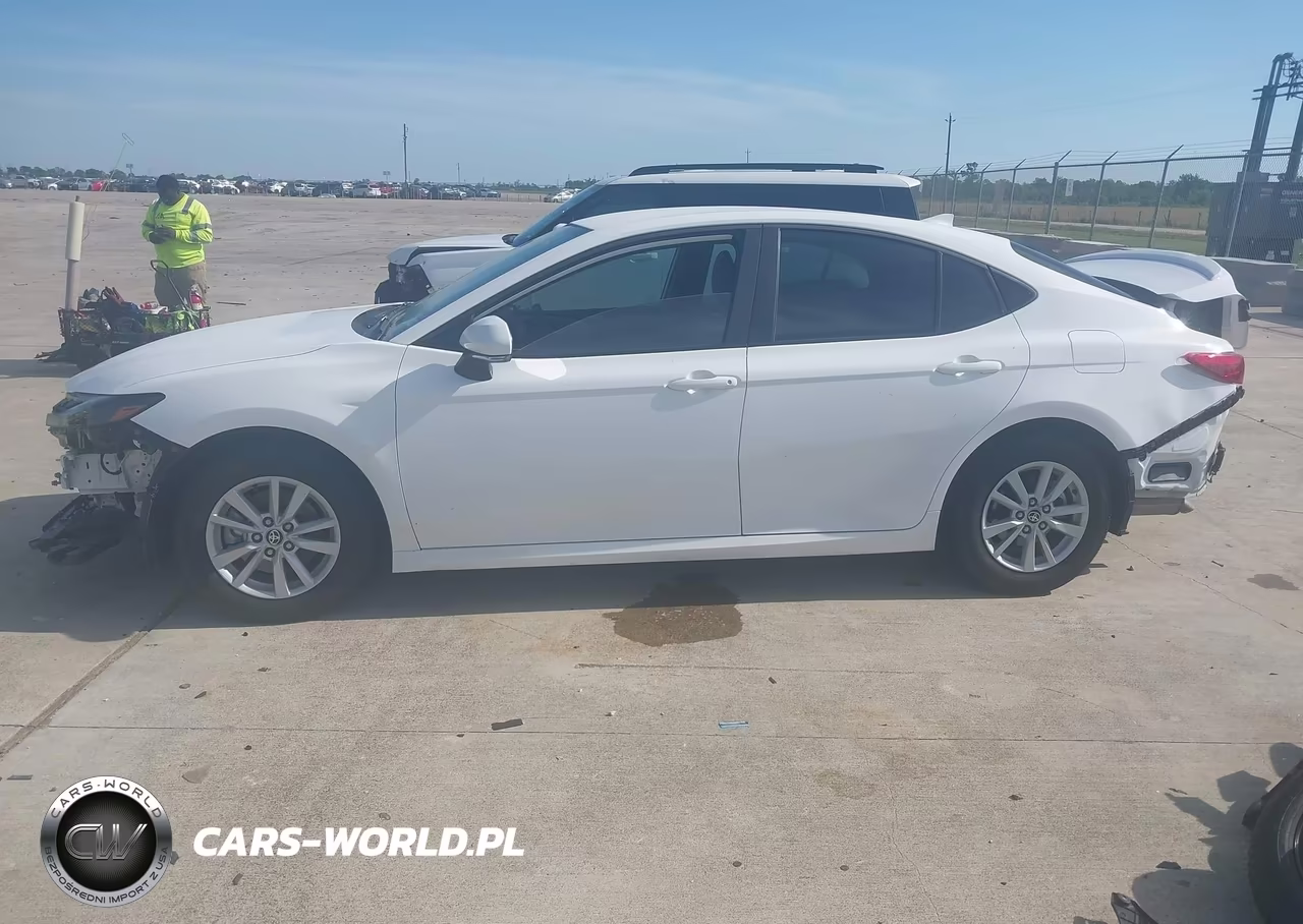 2026 Toyota Camry Le VIN:4T1DAACK9TU670009 - 14