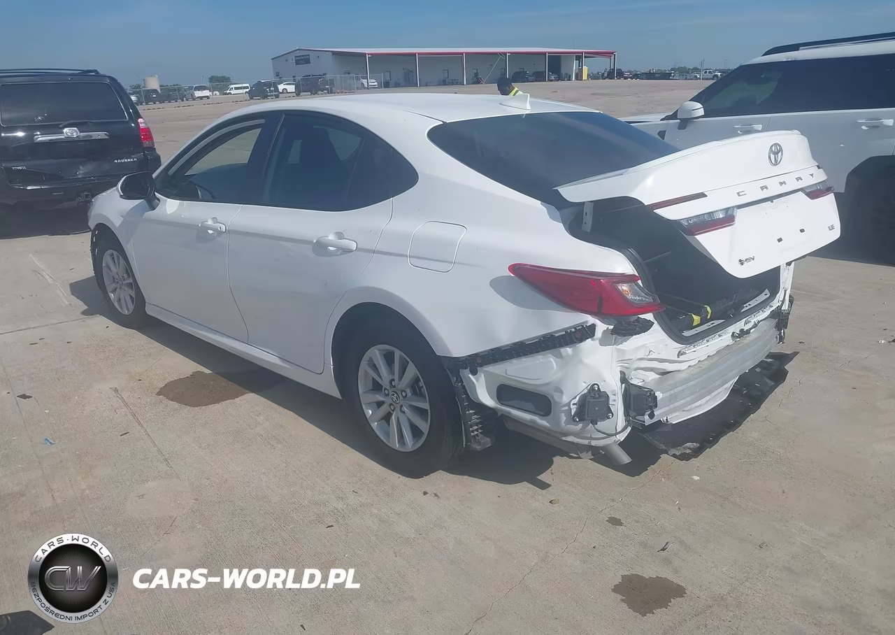 2026 Toyota Camry Le VIN:4T1DAACK9TU670009 - 3