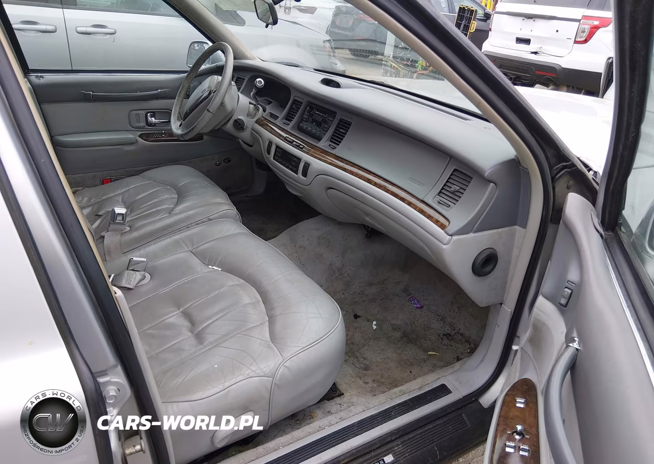 1996 Lincoln Town Car Executive VIN:1LNLM81W7TY711666 - 5