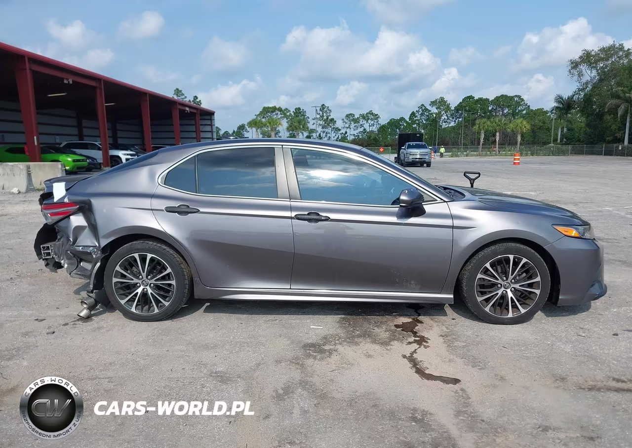 2018 Toyota Camry Se VIN:4T1B11HK8JU587247 - 14