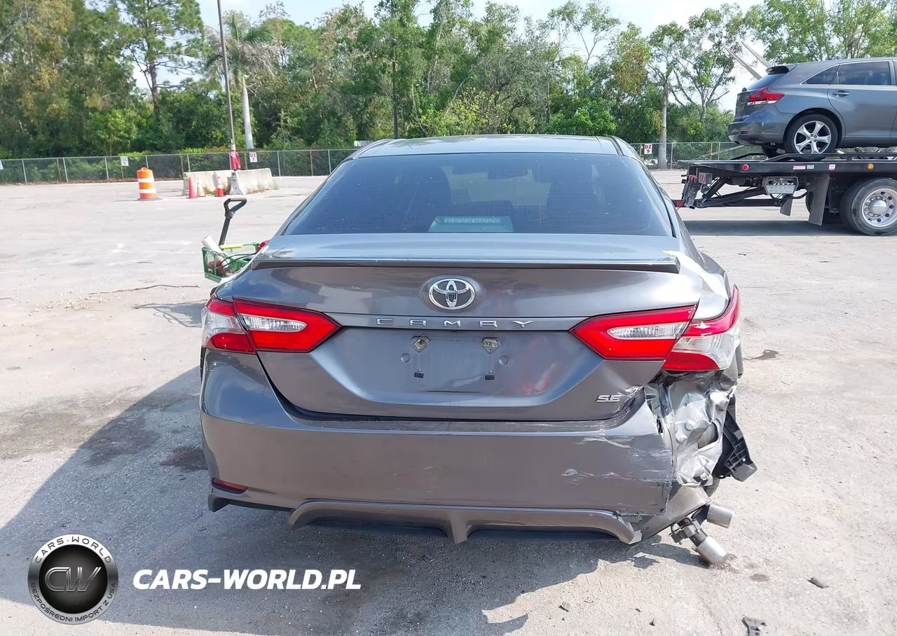 2018 Toyota Camry Se VIN:4T1B11HK8JU587247 - 17