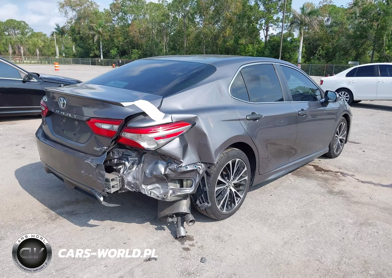 2018 Toyota Camry Se VIN:4T1B11HK8JU587247 - 4