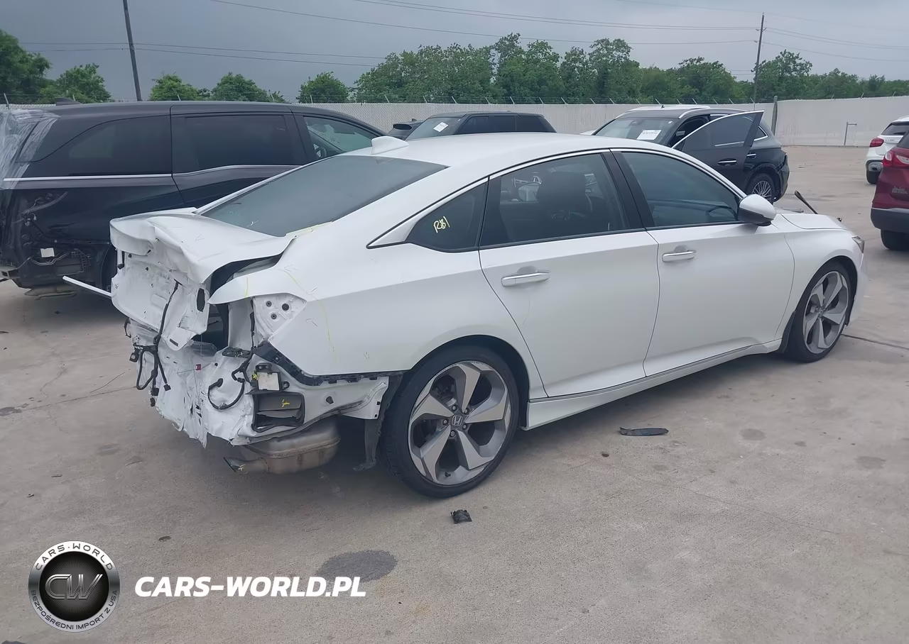 2018 Honda Accord Touring VIN:1HGCV1F99JA042402 - 4