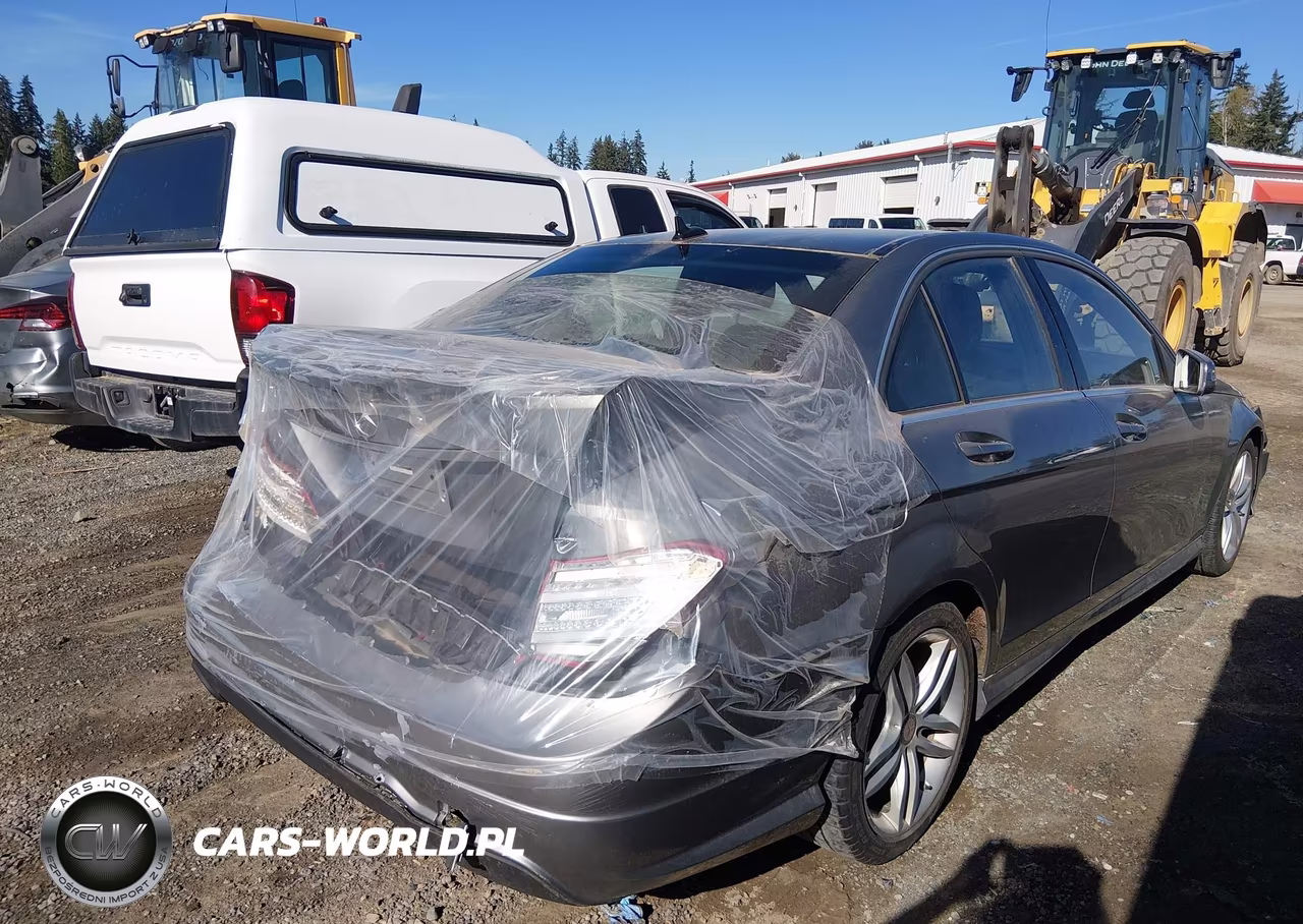 2013 Mercedes-Benz C 250 Sport VIN:WDDGF4HB6DR266012 - 4
