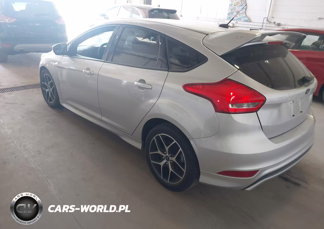 2016 Ford Focus Se VIN:1FADP3K26GL310360 - 3