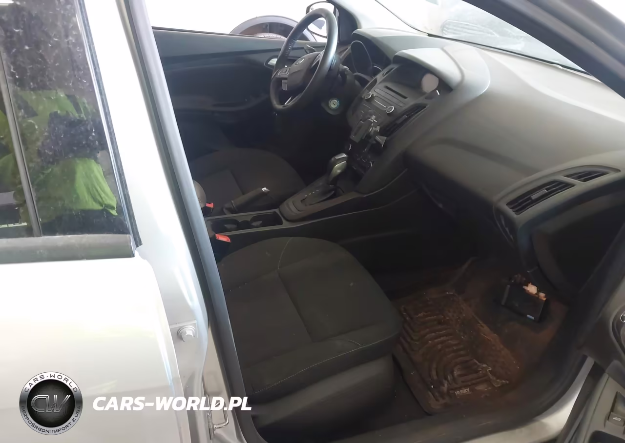 2016 Ford Focus Se VIN:1FADP3K26GL310360 - 5