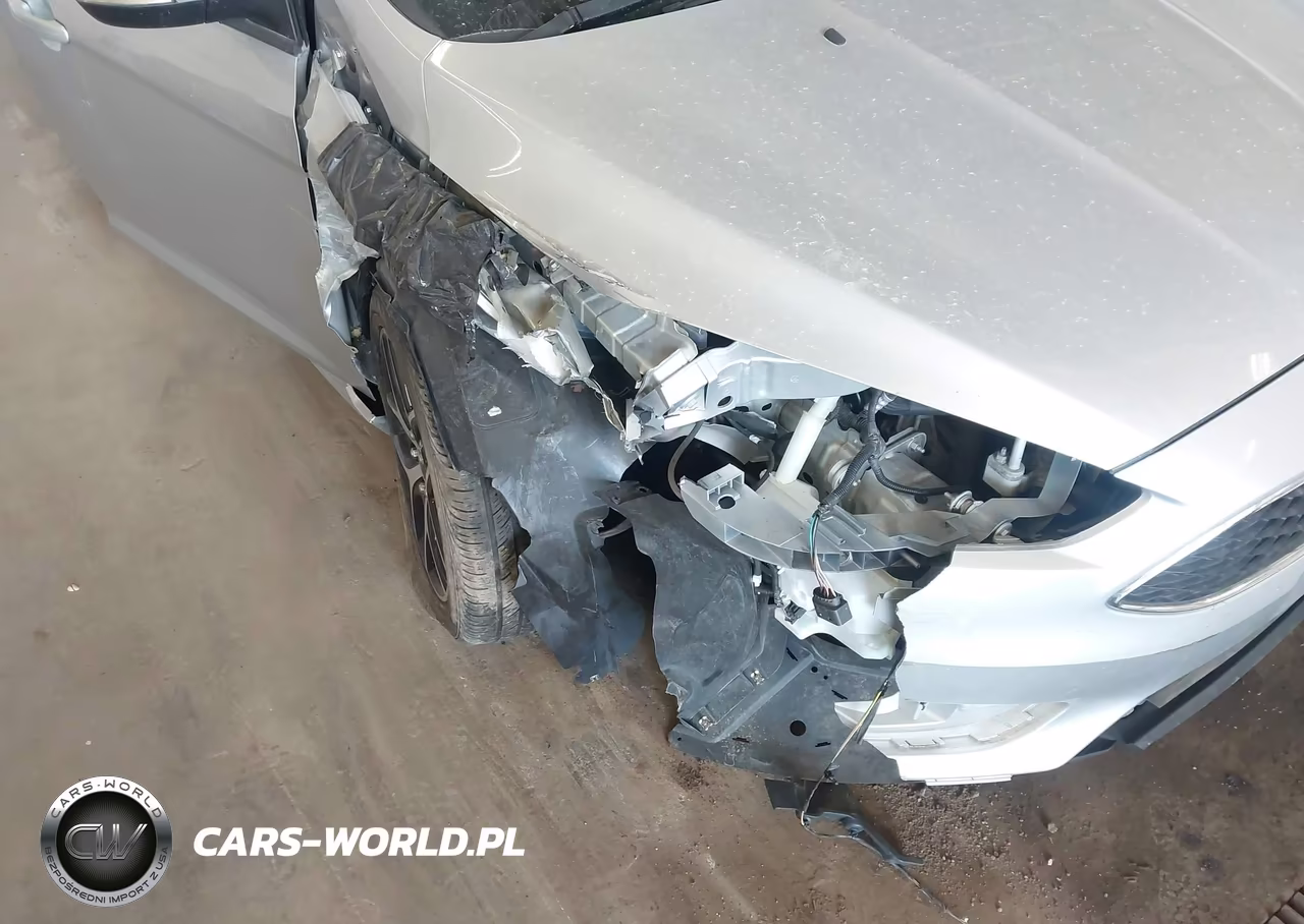 2016 Ford Focus Se VIN:1FADP3K26GL310360 - 6