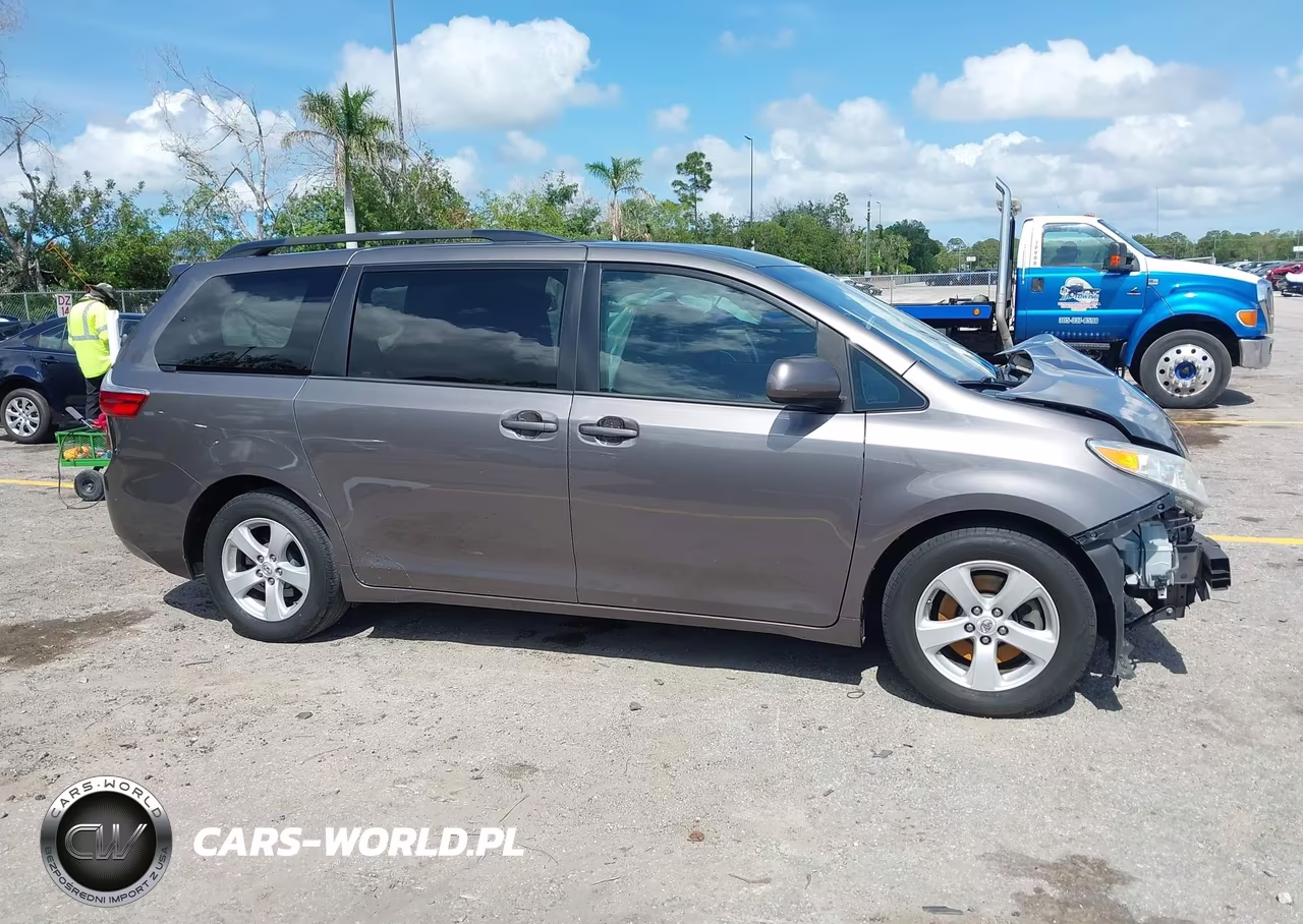 2015 Toyota Sienna Le 8 Passenger VIN:5TDKK3DC1FS529410 - 13