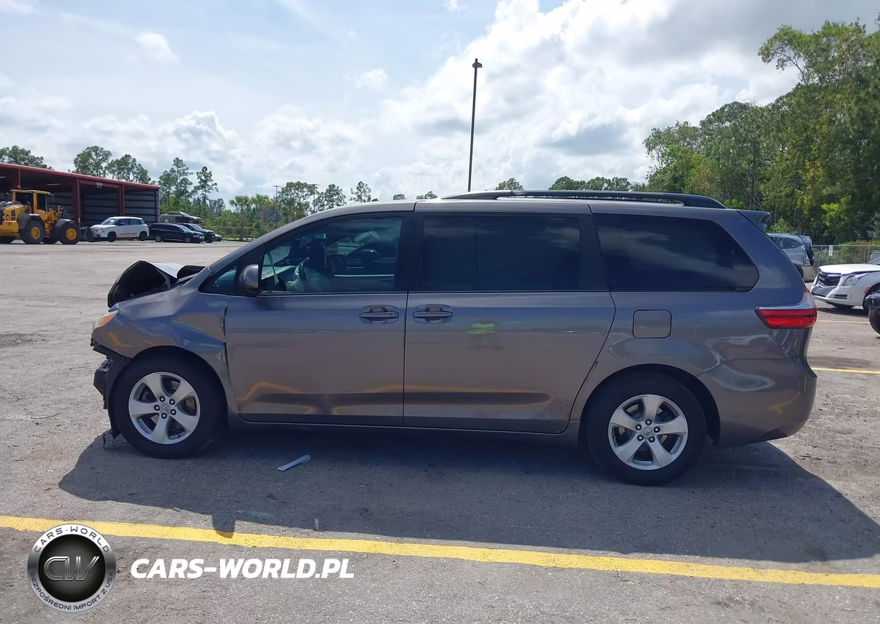 2015 Toyota Sienna Le 8 Passenger VIN:5TDKK3DC1FS529410 - 14