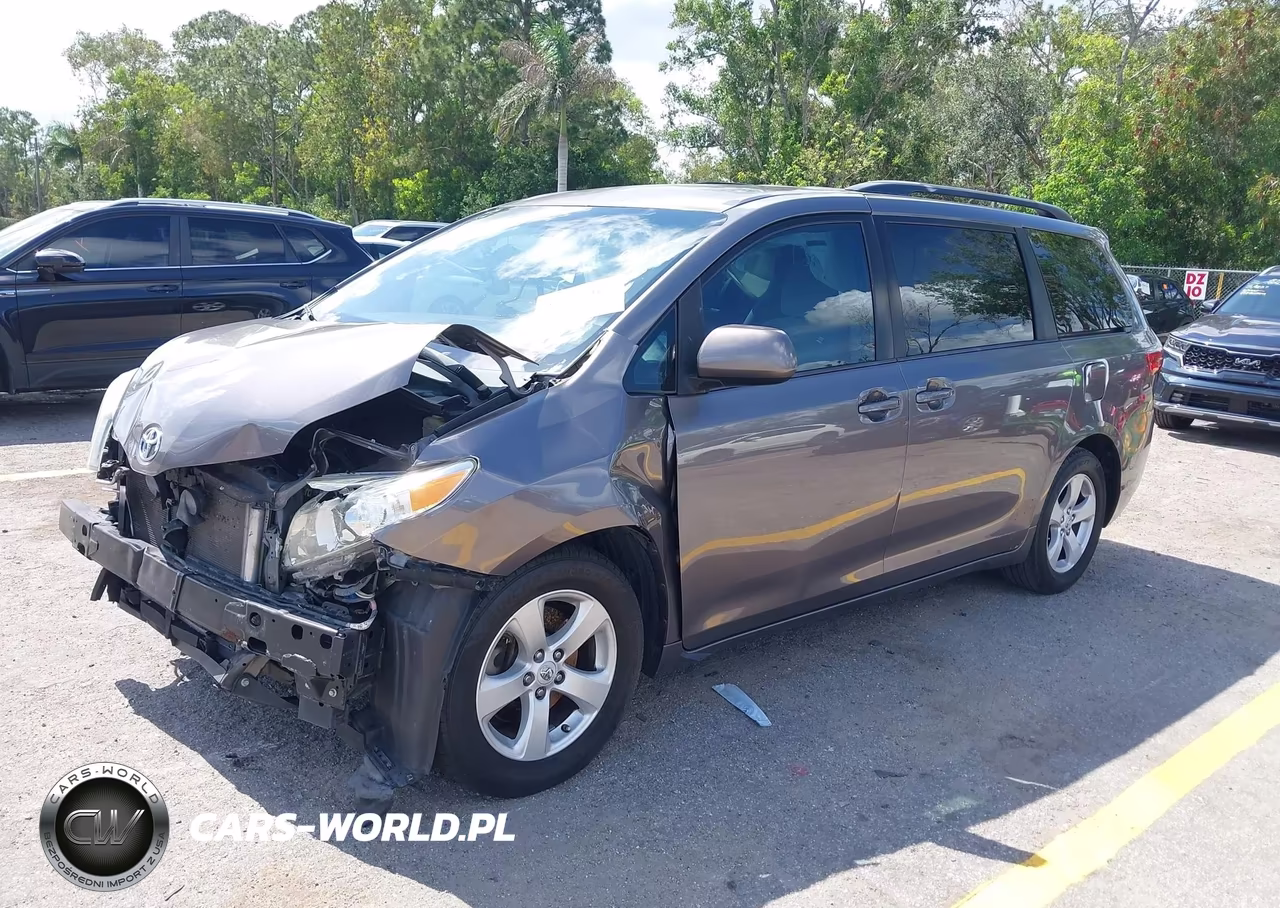 2015 Toyota Sienna Le 8 Passenger VIN:5TDKK3DC1FS529410 - 2
