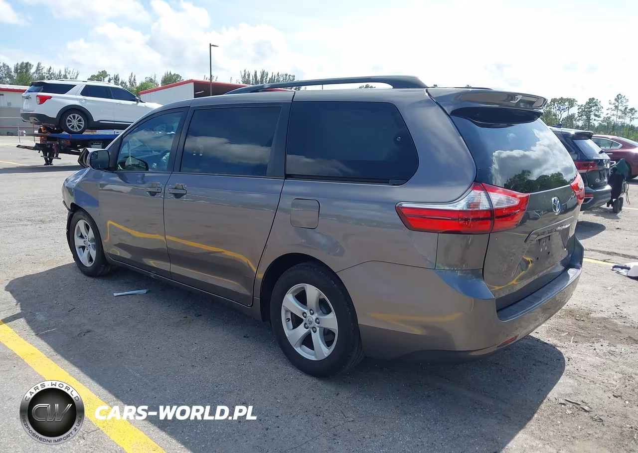 2015 Toyota Sienna Le 8 Passenger VIN:5TDKK3DC1FS529410 - 3
