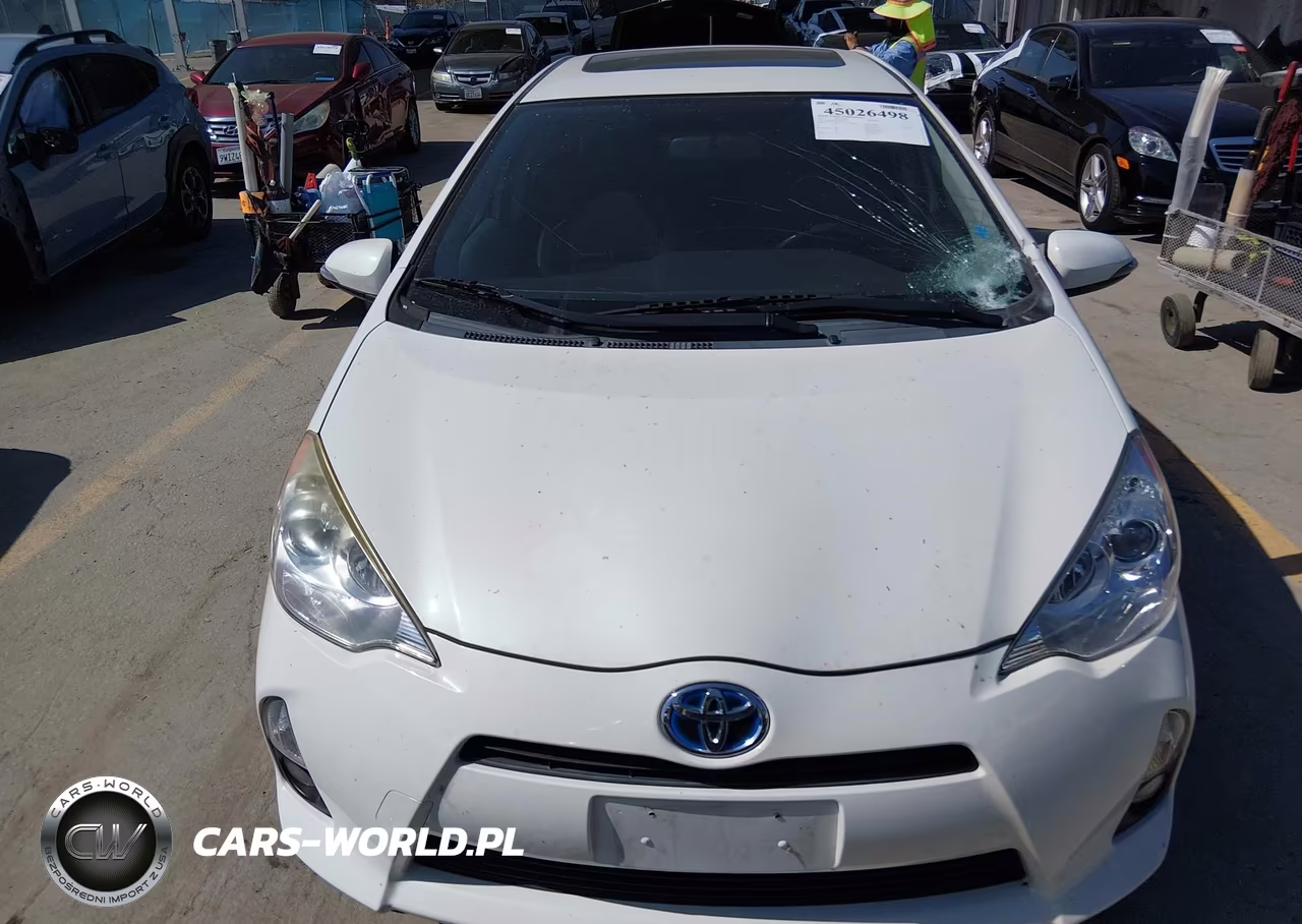 2014 Toyota Prius C Four VIN:JTDKDTB39E1075318 - 12