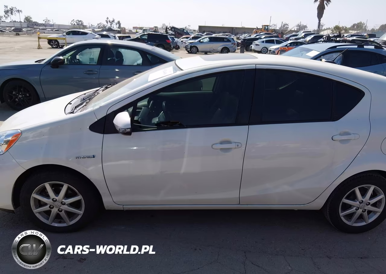 2014 Toyota Prius C Four VIN:JTDKDTB39E1075318 - 14