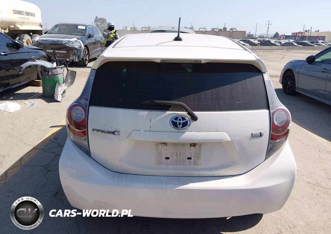 2014 Toyota Prius C Four VIN:JTDKDTB39E1075318 - 16