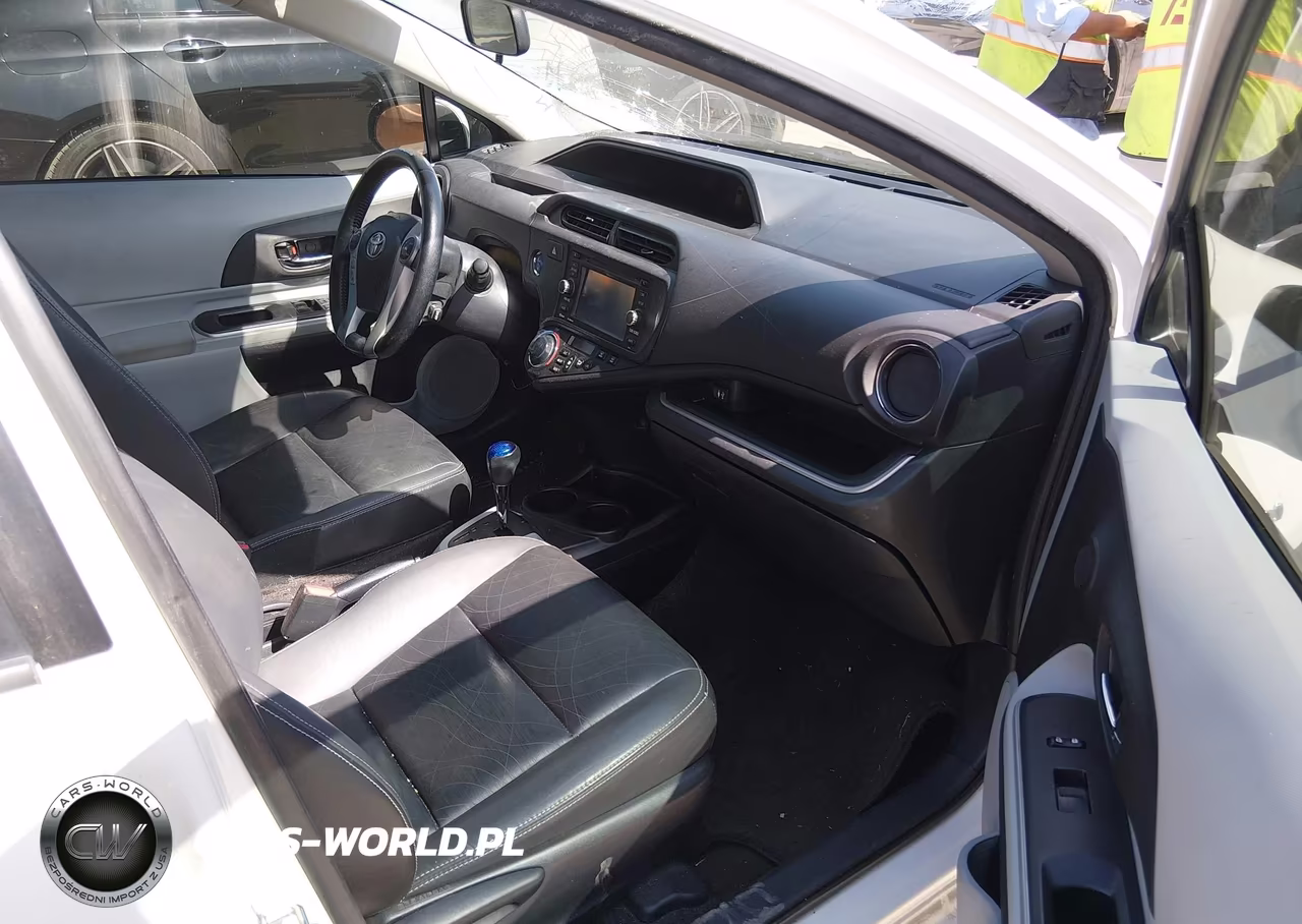 2014 Toyota Prius C Four VIN:JTDKDTB39E1075318 - 5
